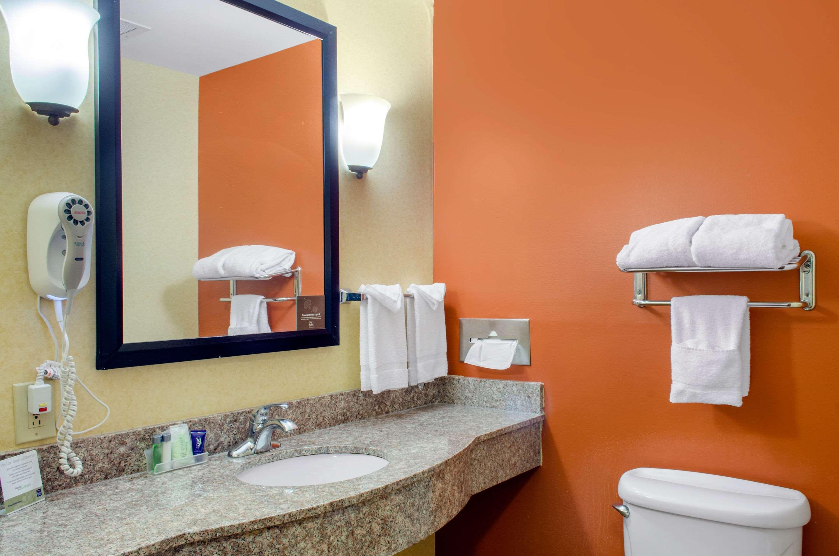 Sleep Inn & Suites East Chase Монтгомъри Екстериор снимка